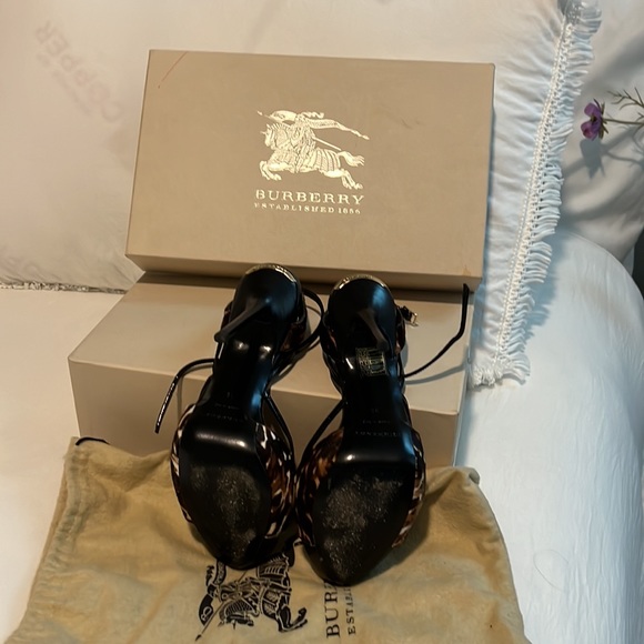 Burberry heels includes box. - Picture 3 of 3